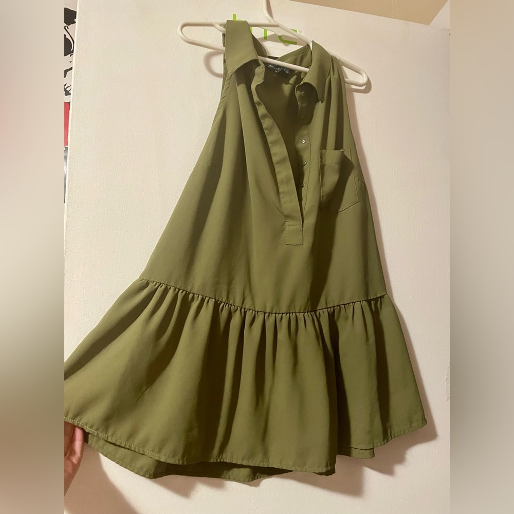 Cute green shirt.